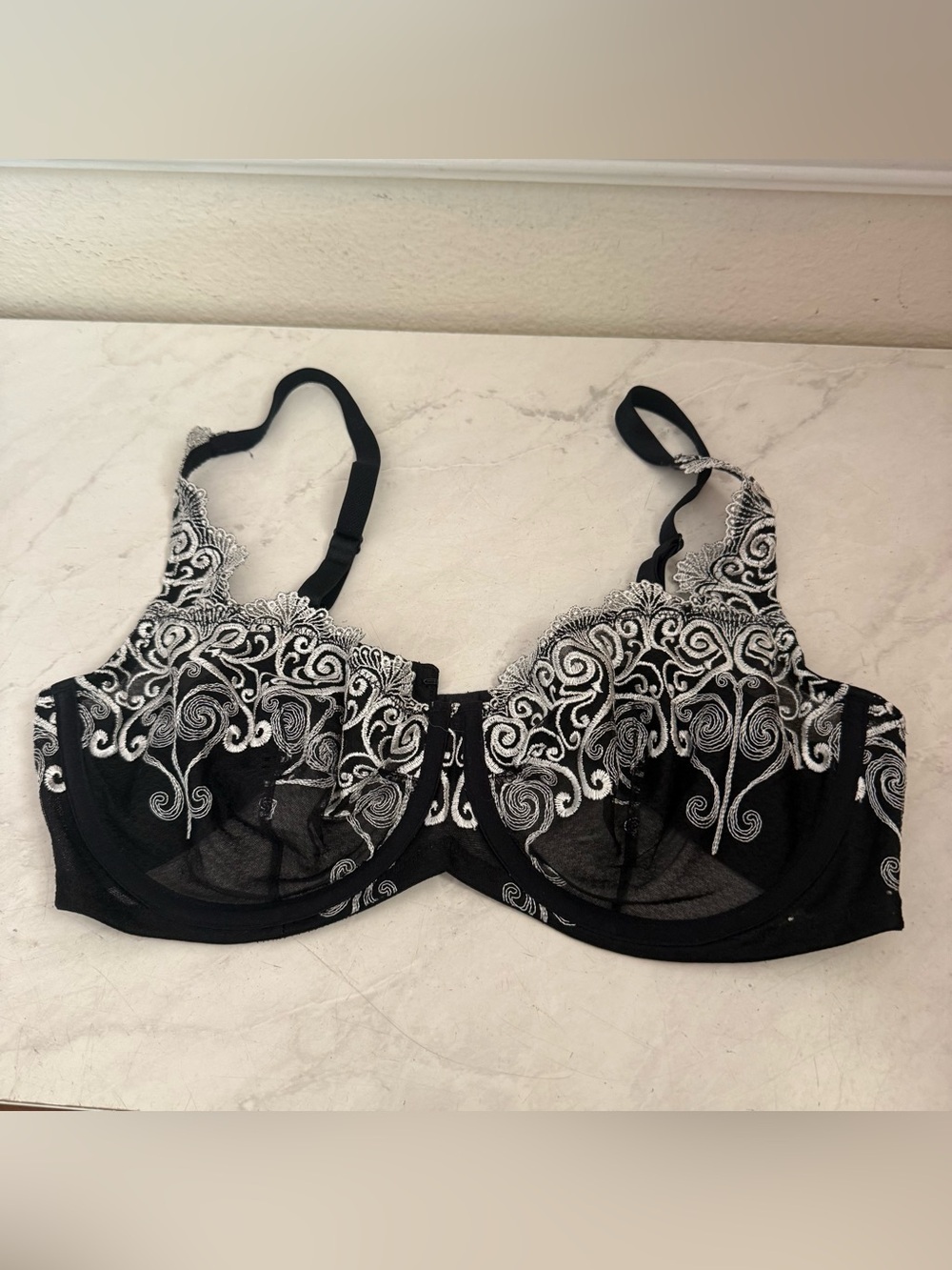 Soma Black & White Lace Embroidered Unlined Bra